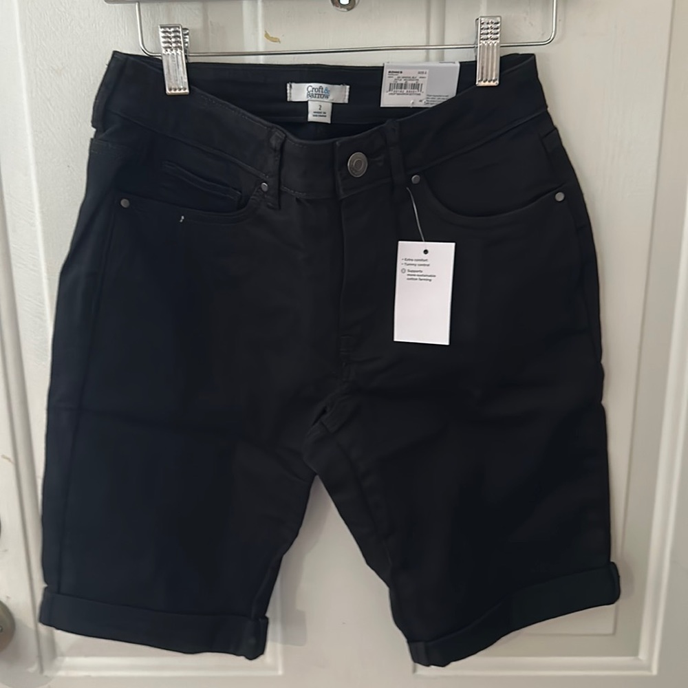 CROFT & BARROW THE CLASSIC STRETCH DENIM BERMUDA SHORTS: BLACK: NWT:SZ 2